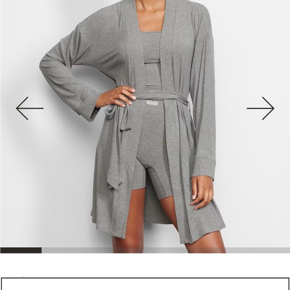 Skims robe - Picture 1 of 3